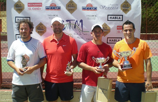 JUAN ANTONIO RUIZ se ha proclamado campeón del V TORNEO DE VERANO 'VINOS VALLARCAL' del Club de Tenis Mérida