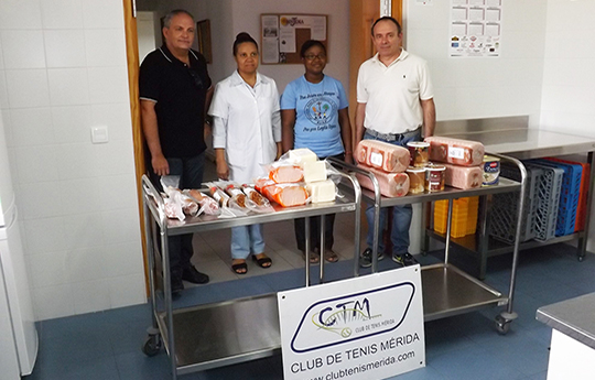 Donación de alimentos al Comedor Social de Mérida