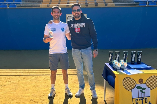 Manuel Castillo vence en el torneo de Alcalá de Guadai...