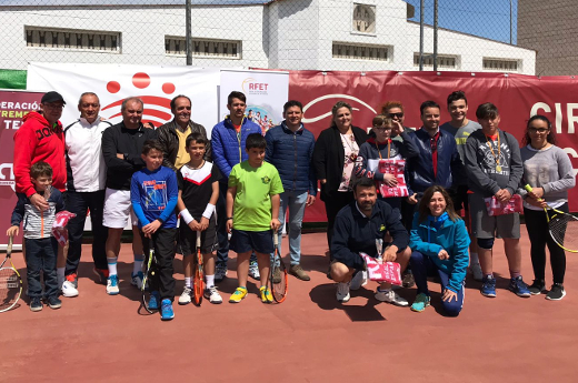 Éxito rotundo del C.T. Mérida en el torneo de Talavera la Real